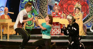 Lan Phương – Ngô Kiến Huy 'làm quá' trên phim trường