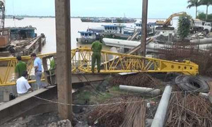 Sập cần cẩu tại Đồng Tháp, 2 công nhân tử vong