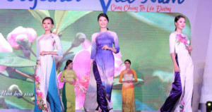 'Cùng chúng tôi lên đường' - đi tìm 12 mùa hoa thương nhớ