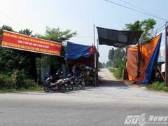 Dân lập ‘chiến lũy’ chặn đường doanh nghiệp gây ô nhiễm