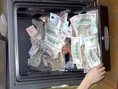 Dùng tiền 'âm phủ' đánh lừa đoàn kiểm tra tài chính