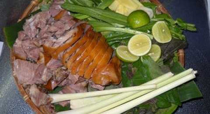 Ngộ độc thịt chó: Độc tố của vi sinh vật tấn công