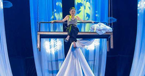 Lệ Quyên 'đứng tim' khi bị treo lơ lửng trên không trung