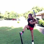 Clip: Cô gái đánh bóng điêu luyện đến khó tin