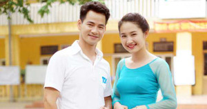 Xuân Bắc tình tứ bên cô giáo hotgirl