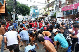 'Cô hồn sống' náo động khu Chợ Lớn