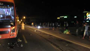 Đua tốc độ đối đầu xe khách, 2 thanh niên thương vong