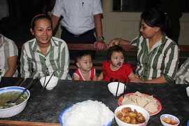 Ảnh: Bữa cơm cuối cùng của nữ phạm nhân trước ngày ra tù