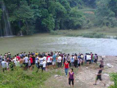 Một thanh niên nghi bị đâm chết bên bờ suối