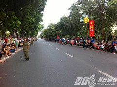 Ngàn người bối rối không tìm được lối vào xem diễu binh, diễu hành