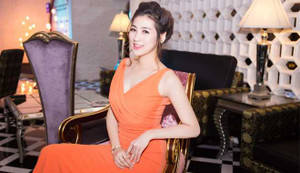 Á hậu Dương Tú Anh đẹp rạng rỡ 