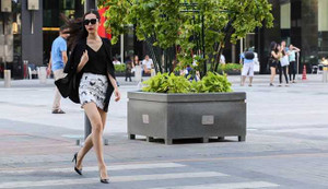 Your Style: Thanh lịch với thời trang cô sở trắng - đen