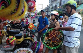 'Cuộc chiến' giữa lồng đèn Việt và lồng đèn Trung Quốc