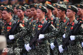 Khám phá sức mạnh súng cá nhân của lực lượng đổ bộ đường không