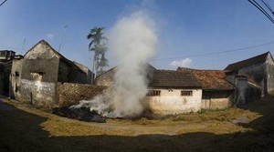 Vụ án đốt rơm, đưa nhau ra tòa: Uẩn khúc từ ‘ba chiếc xương sườn bị gãy'