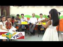 Các em nhỏ biểu diễn nghệ thuật chào mừng đại lễ