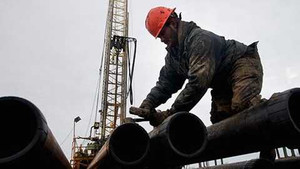 Giá dầu thô 'suy sụp' bất chấp số giàn khoan giảm tại Mỹ