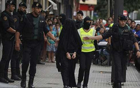 Tây Ban Nha bắt thiếu nữ chuyên tuyển quân cho IS