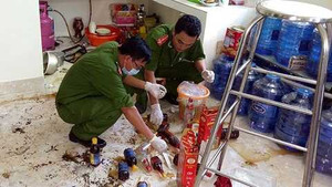 Bắn hạ kẻ dìm bé 13 ngày tuổi: 'Trưởng công an thị trấn nổ súng là đúng'