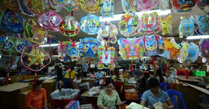 Lồng đèn Trung Quốc ăn cắp mẫu Việt