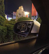 Xe Mercedes của cầu thủ V-League bị 'vặt' gương ở Hà Nội