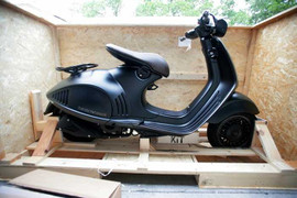 Cận cảnh 'đập hộp' chiếc Vespa 946 đặc biệt vừa về Việt Nam