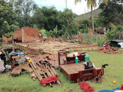 Mưa lớn bất ngờ, Lâm Đồng tan hoang sau gió lốc