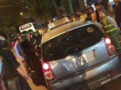 Truy đuổi taxi điên cuồng bỏ chạy sau tai nạn với cô gái