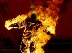 Nghĩ bị giành đất, cháu tưới xăng thiêu chết bà cụ 87 tuổi