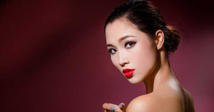 Sắc vóc nuột nà của nữ ca sĩ hải ngoại Diễm Sương