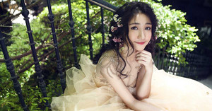 Hoà Minzy khoe vẻ gợi cảm với hình ảnh công chúa