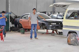 Chủ garage bị đâm chết khi đang nói chuyện với vợ