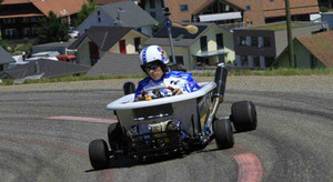 Video: Thích thú với xe đua bằng bồn tắm cực ngầu