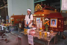 Đốt nhà vì giận vợ, 4 cha con chết cháy