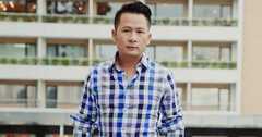 Bằng Kiều bán đấu giá điếu cày trong 