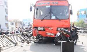 Xe khách tông liên hoàn 7 xe máy: Khởi tố, bắt giam tài xế gây tai nạn