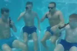 Clip uống bia dưới bể bơi gây sốt mạng xã hội