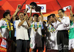 Bầu Đức nhượng bộ, HAGL tránh án phạt tiền