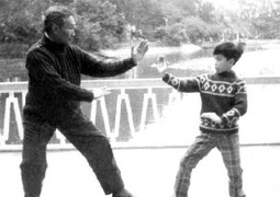 Chân Tử Đan và quá khứ ngông cuồng, đi làm ở khu đèn đỏ