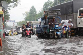 Sài Gòn ngập kỷ lục, báo cáo nêu nơi ngập sâu nhất chỉ 50cm