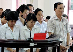 Nguyên phó giám đốc ngân hàng Agribank dùng 5 bằng giả