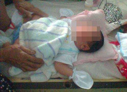 Cứu sống thai nhi 8 tháng tuổi trong bụng người mẹ tự thiêu