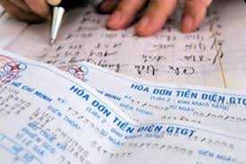 EVN 'đòi' tăng giá điện theo tỷ giá, dân bức xúc