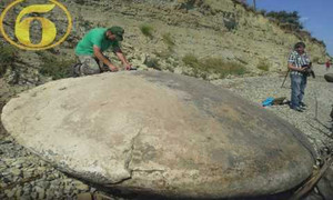 Tìm thấy đĩa bay khổng lồ của người ngoài hành tinh đáp xuống trái đất