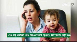 Vì sao cha mẹ không nên dùng điện thoại trước mặt con?