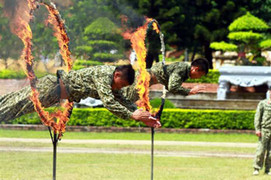 Ảnh: Lính đặc công luyện tập tác chiến chống khủng bố