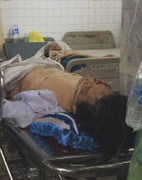 Tài xế taxi bị đâm gục bên đường