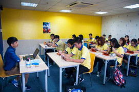 Một trường học sử dụng toàn bộ sách giáo khoa điện tử