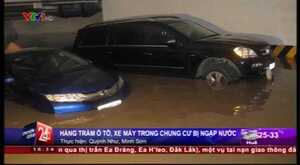 Ô tô, xe máy 'lềnh phềnh' trong hầm chung cư cao cấp ở TP.HCM