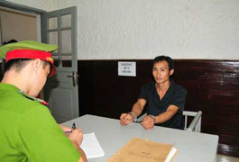 Hàng chục cảnh sát vây bắt kẻ hiếp dâm bé gái chăn bò